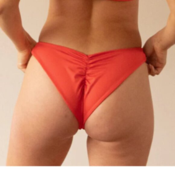 Londre The Bandeau and the Sleek Scrunch Bottoms - Medium - Chili Pepper - Picture 5 of 6